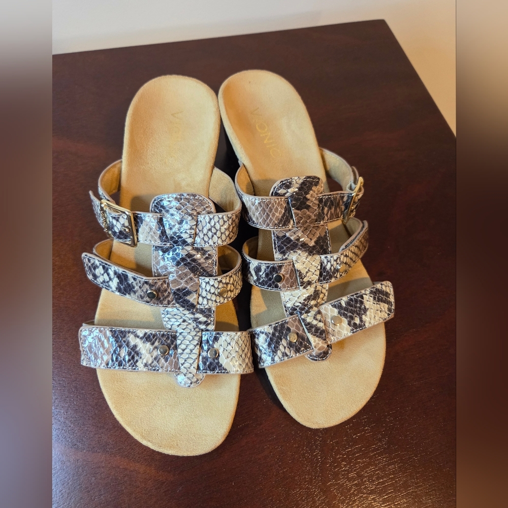 VIONIC Snakeskin Pattern Sandals.     Size 7.